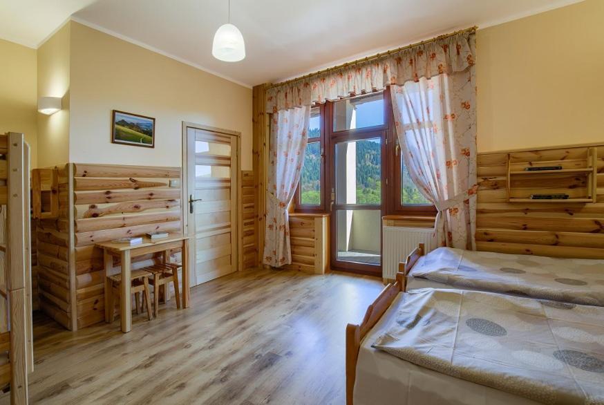Bed and Breakfast Schronisko Pttk Trzy Korony Сромовце-Ніжне Екстер'єр фото